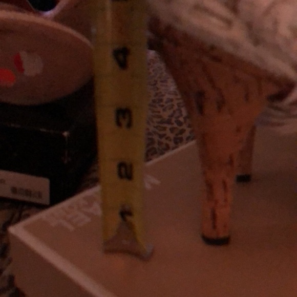 Micheal Kors size 10 Ivory
Crochet ankle wrap heels macrame - Picture 14 of 15